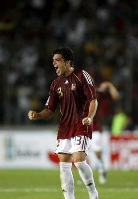 خوان أرانجو يحتفل بالهدف الحاسم للفنزويليين