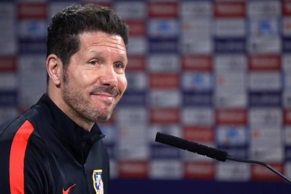 سيميوني خلال المؤتمر الصحفي