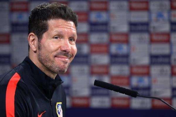 سيميوني خلال المؤتمر الصحفي