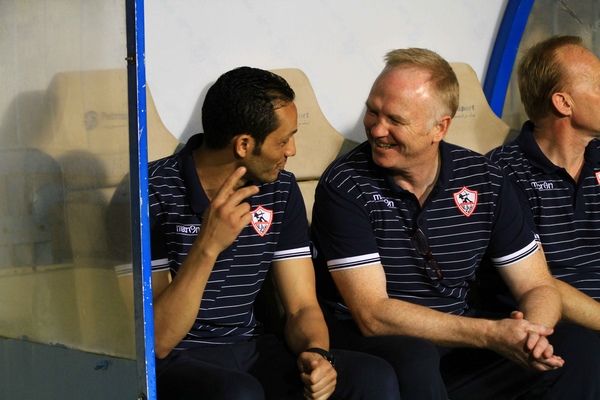 ماكليش رفقة طاقمه الفني