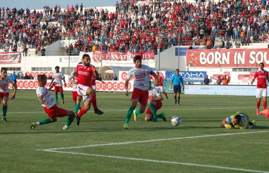 من مباراة النجم الساحلي والملعب التونسي  