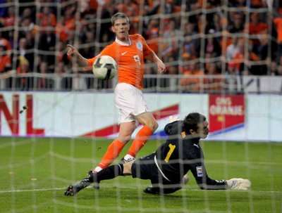 هونتلار سجل الهدف الثاني