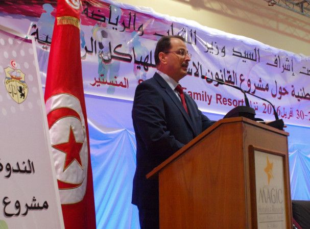 ماهر بن ضياء خلال الندوة الوطنية للقانون الاساسي للهياكل الرياضية التونسية