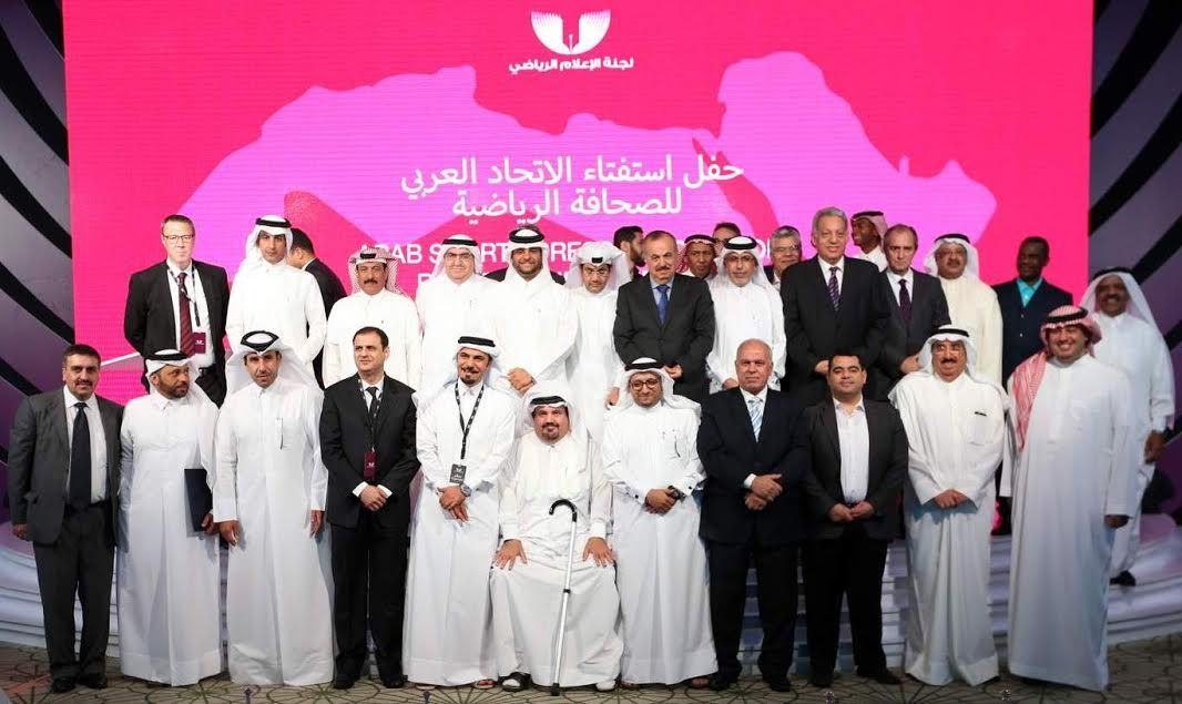 لقطة جماعية للمكرمين في استفتاء الدوحة 2015