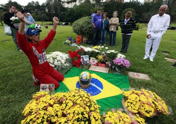 2014-05-01t133633z_647040874_gm1ea511nvy01_rtrmadp_3_motor-racing-senna_reuters