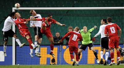 جانب من لقاء ويلز وألمانيا