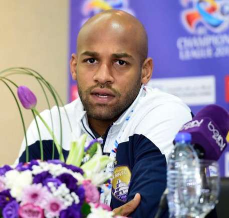 فليبي باستوس