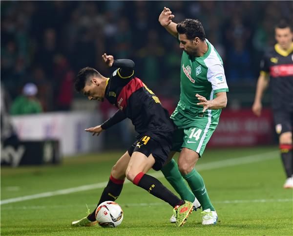 فيدريكو باربا (يسار)