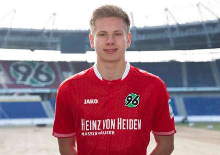  نيكلاس فايرابيند 