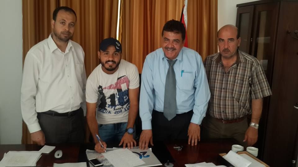 محمد العمور يوقع للشجاعية