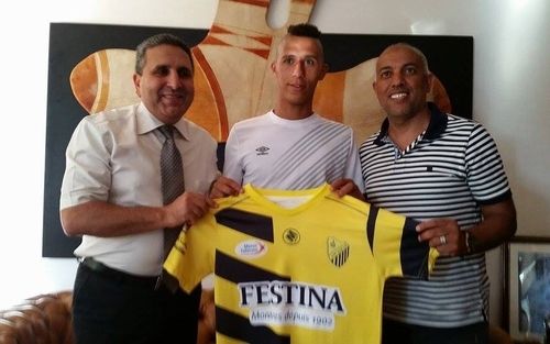 أشرف الزاهير وسط الصورة 