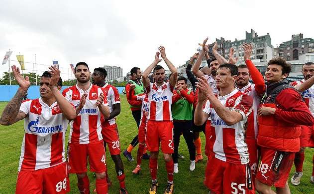 إحتفال لاعبو ريد ستار بالفوز باللقب