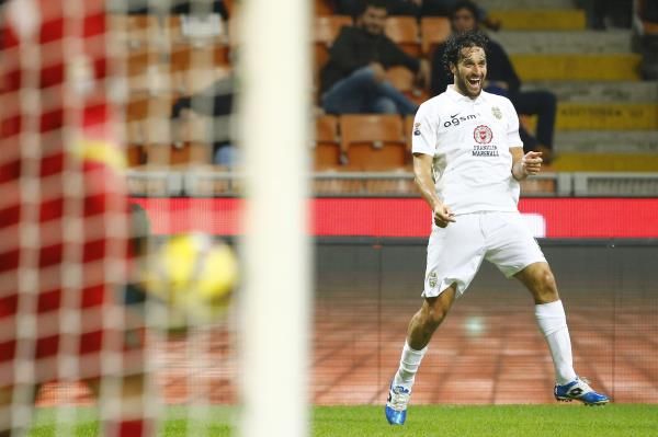 2014-11-09t201936z_783217909_gm1eaba0bz701_rtrmadp_3_soccer-italy_reuters