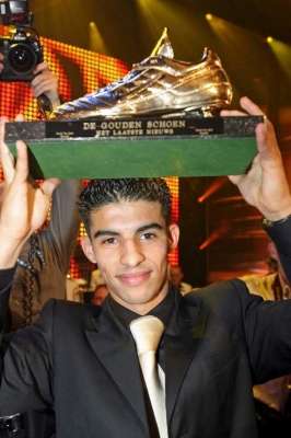 لقطة ارشيفية لبوصوفة أثناء فوزه بالحذاء الذهبي