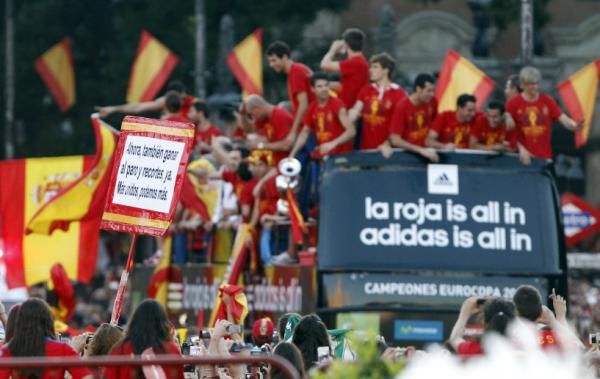 2012-07-02t223344z_1750742402_gm1e8730hw401_rtrmadp_3_soccer-euro-spain-reaction_reuters