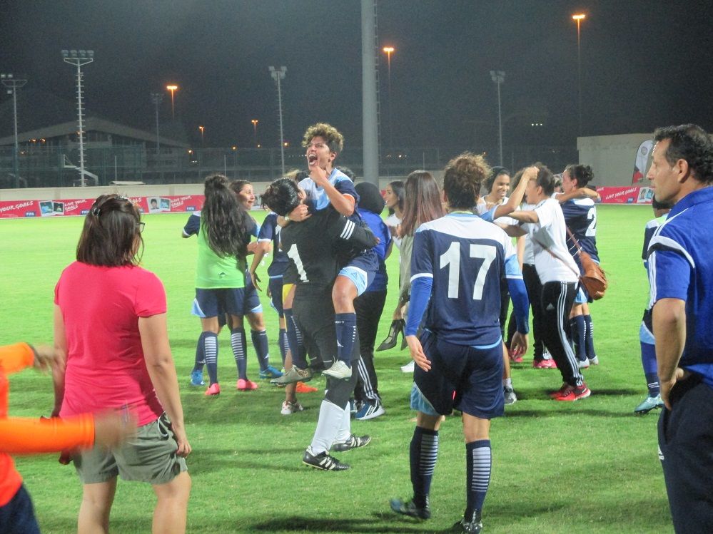 فرحة القائدة الجليلة النعيمي بالفوز بالمباراة وباللقب بعد نهاية المباراة