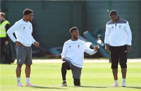 دانيل ستوريدج (وسط)