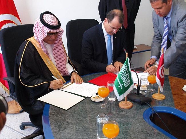 جانب من امضاء الاتفاقية 