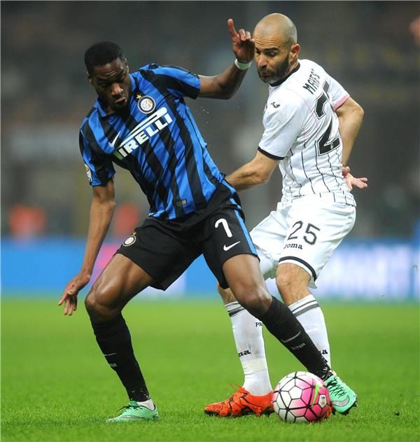 جيوفري كوندوجبيا في مباراة فريقه أمام باليرمو