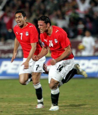 عمـرو زكي يعبر عن فرحته بعد تسجيله هدف منتخب مصر في مرمى زامبيا