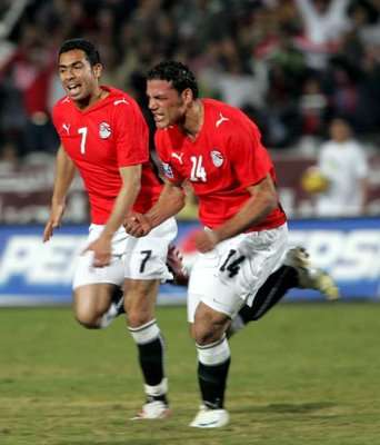 عمـرو زكي يعبر عن فرحته بعد تسجيله هدف منتخب مصر في مرمى زامبيا