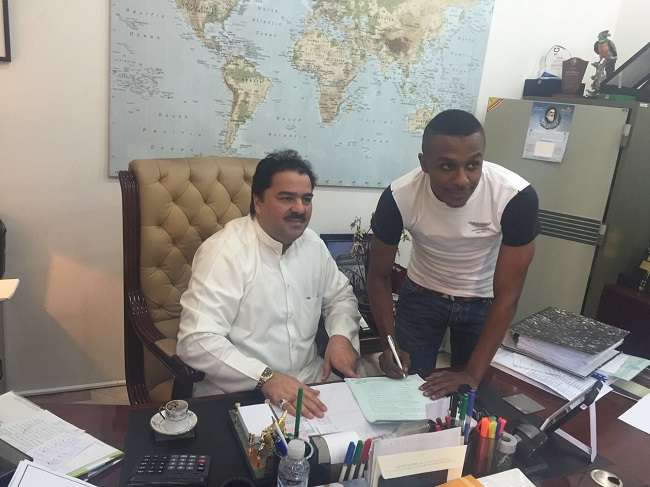 مبارك نصار لحظة التوقيع