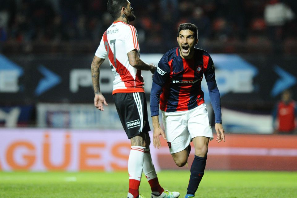 من مباراة سان لورينزو و ريفر بليت