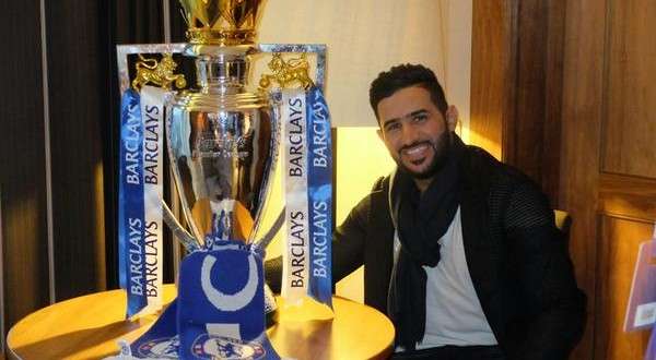 الناقور يحتفل مع تشيلسي الموسم الماضي