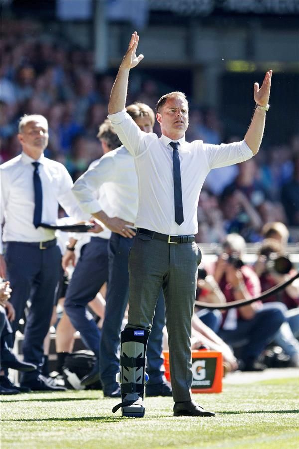 فرانك دي بوير خلال المباراة