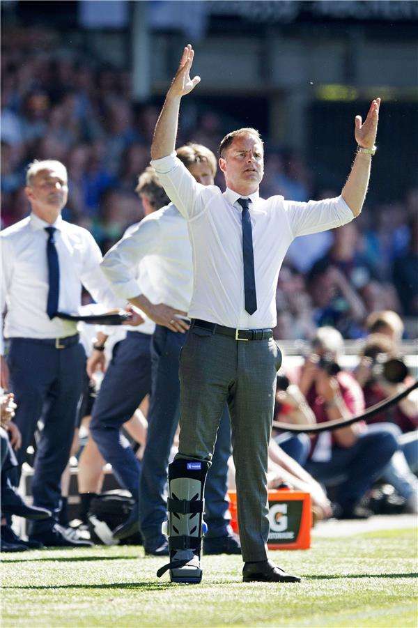 فرانك دي بوير خلال المباراة