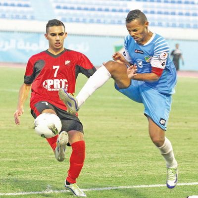 عمر الحبيتر (يسار)