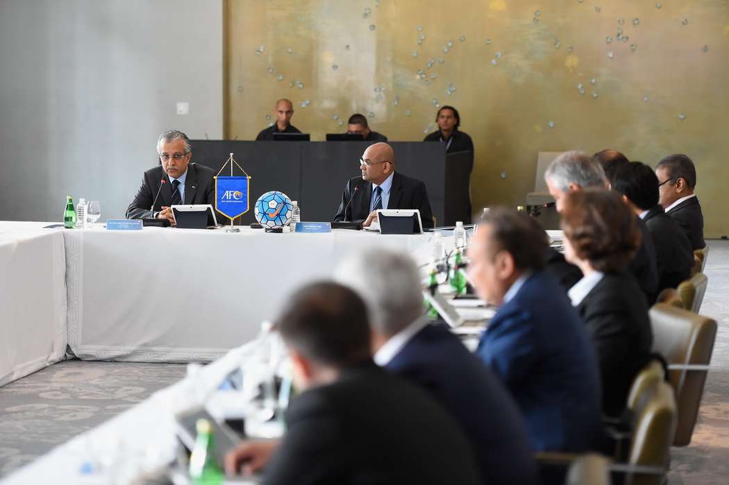 الشيخ سلمان بن ابراهيم خلال إجتماع المكتب التنفيذي