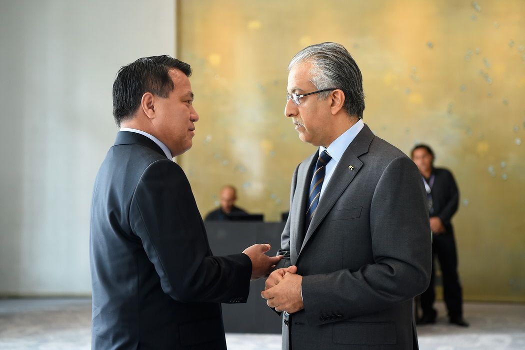 الشيخ سلمان مع الياباني كوزو تاشيما