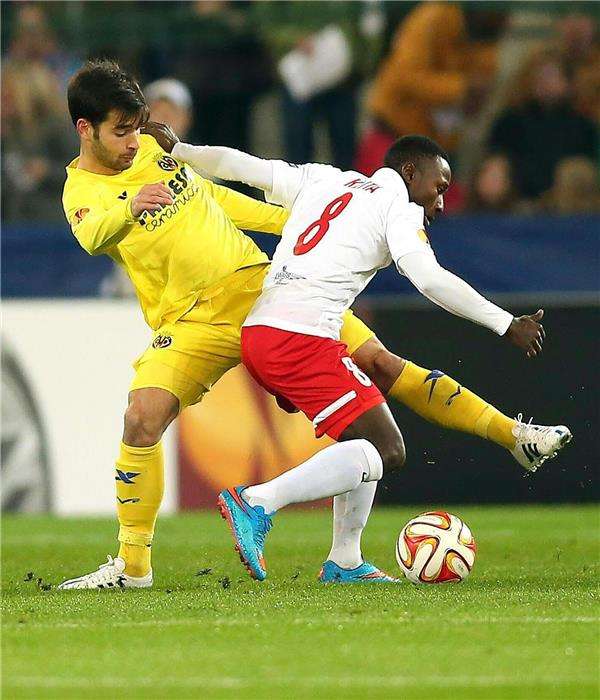 نابي كيتا (يمين)