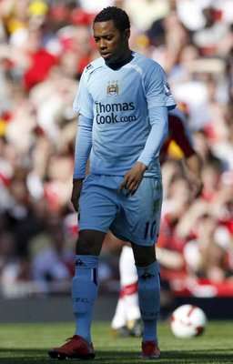 نجم مانشستر سيتي روبينهو يحلم بالفوز بكاس الاتحاد الاوروبي مع فريقه الجديد