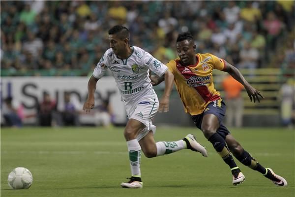 لقطة من مباراة ليون وموريليا