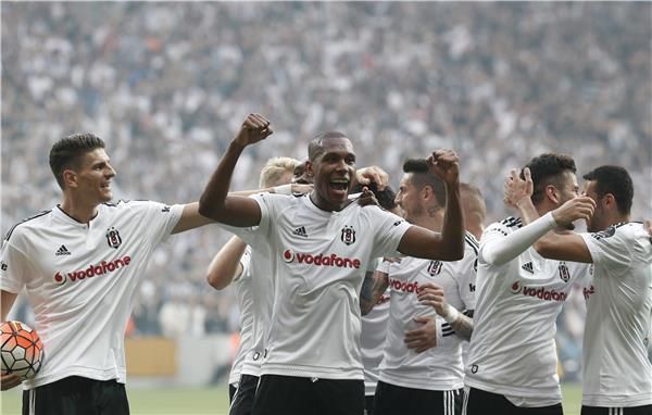 فرحة لاعبي بشكتاش 