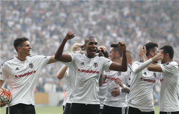 فرحة لاعبي بشكتاش 