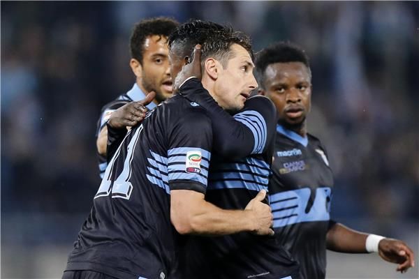 من لقاء لازيو و فيورنتينا 