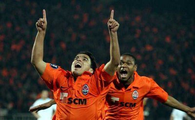 فرحة لاعبي شاختار بعد الفوز الثمين على مارسيليا