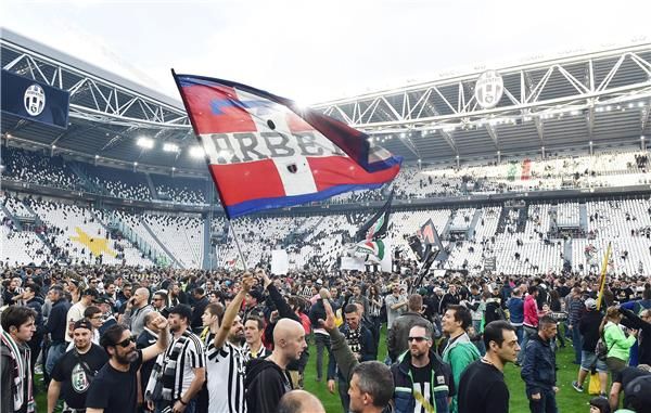 جماهير يوفنتوس تحتفل بالدوري