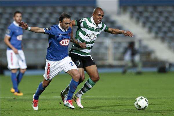 جواو ماريو "إلى اليمين"