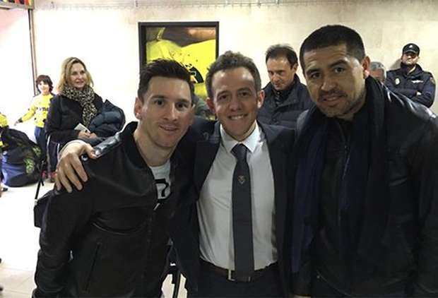 ريكيلمي على اليمين وميسى على اليسار 