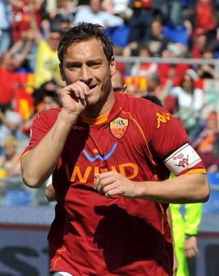 توتي جاهز لقيادة روما في ديربي الغضب الايطالي