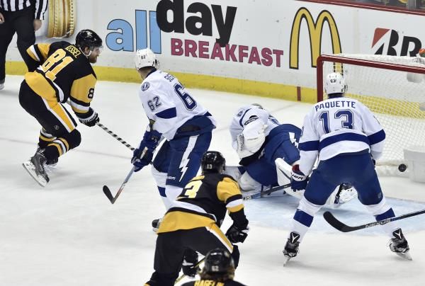 2016-05-17t042058z_1640410427_nocid_rtrmadp_3_nhl-stanley-cup-playoffs-tampa-bay-lightning-at-pittsburgh-penguins_reuters