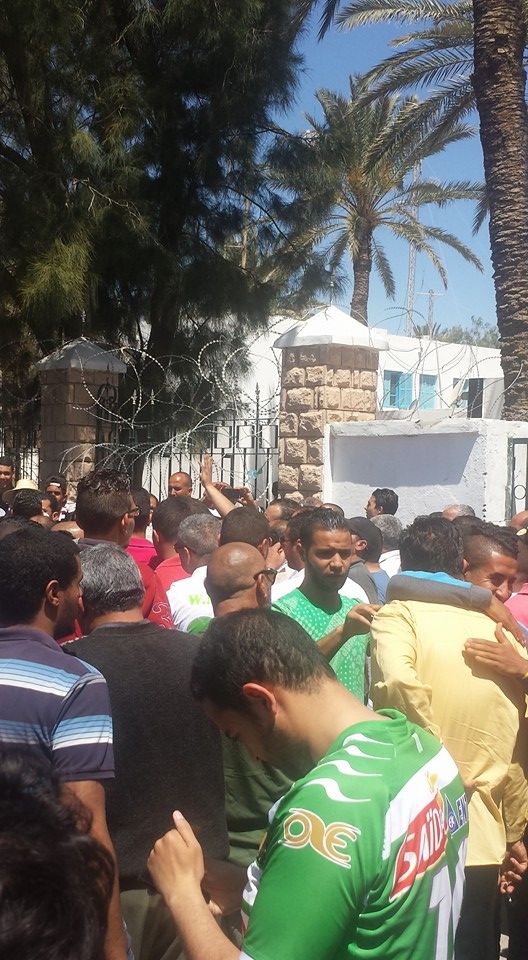 جماهير الفريقين في الوقفة احتجاجية