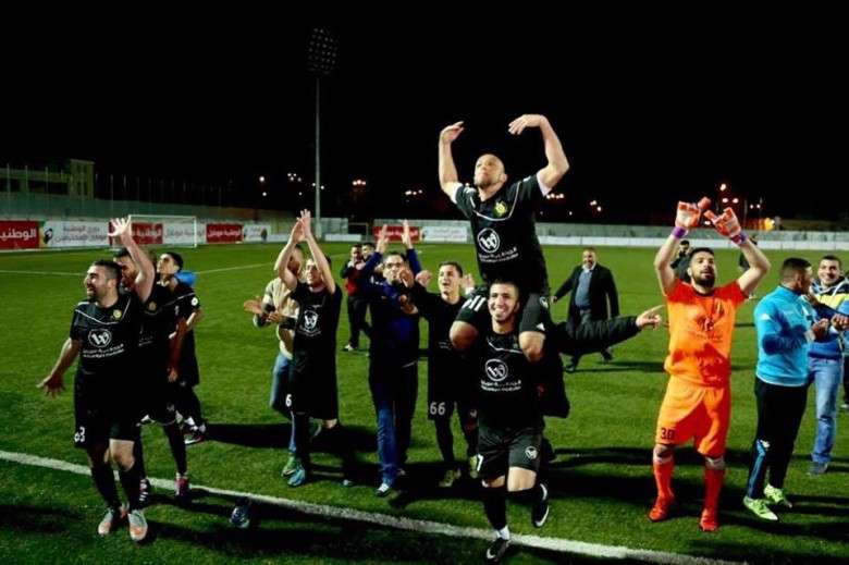 فرحة لاعبي شباب الخليل