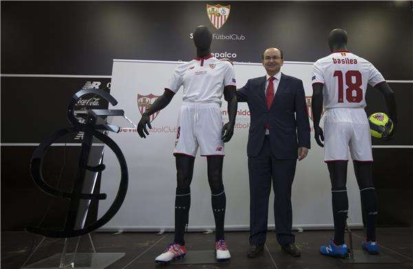 كاسترو لدى عرض زي إشبيلية في نهائي دوري أوروبا