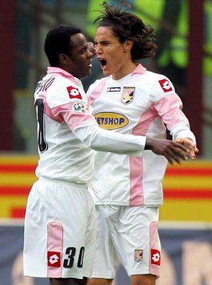 كافاني و سمبليسو معاً يحتفلون