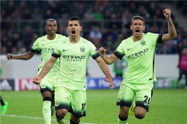 مارتن ديمكليس (يمين)